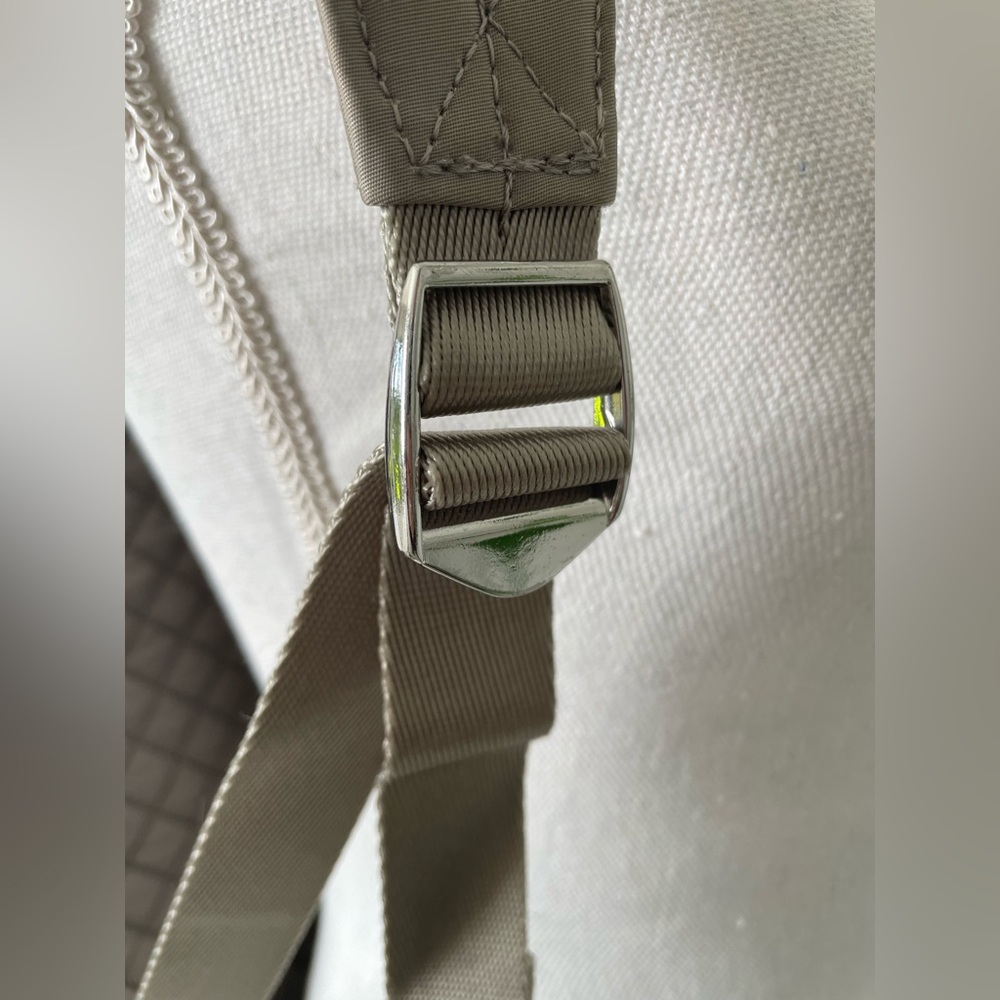 Tommy Hilfiger Quilted Puffer Backpack Arianna Medium Dome - Picture 9 of 11